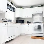 Luxurious 5 Bedroom Home! Great Location!