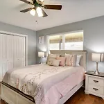 Lake Charles Home With Gas Grill And Fenced-In Yard!