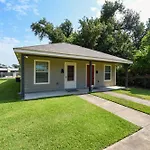 Lovely Lake Charles Duplex In Central Location!