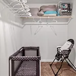 Spacious & Comfy King Bed With Garage In Lake Charles