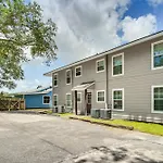 Charming Lake Charles Apartment 2 Mi To Lake!