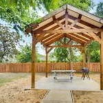 Charming Lake Charles Apartment 2 Mi To Lake!