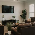 Comfortable Mid-Term Retreat Fast Wifi