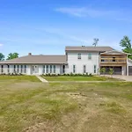 5 Bedroom Home In Lake Charles