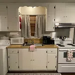 Mid-Term Stays Fast Wifi & Comfy Bed