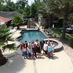 Doc\'S - 10,000 Sq Ft Of Louisiana Luxury