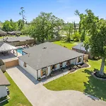 3 Bedroom Home With Pool