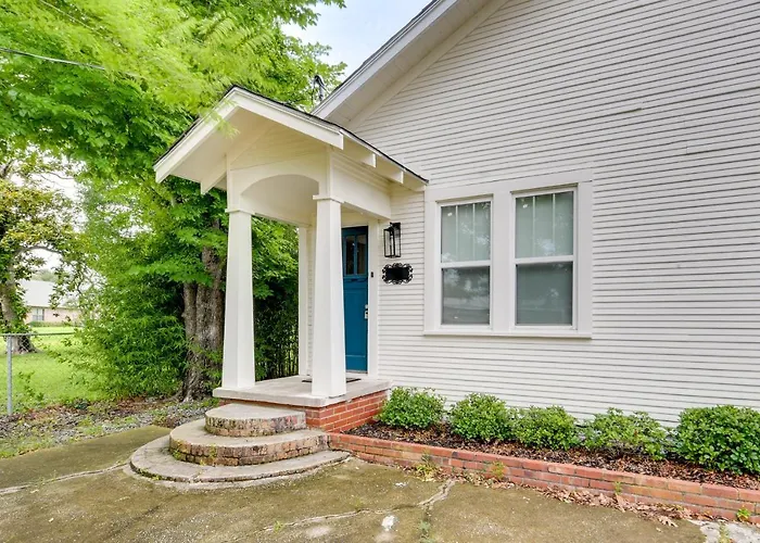 Charming Lake Charles Vacation Rental With Yard