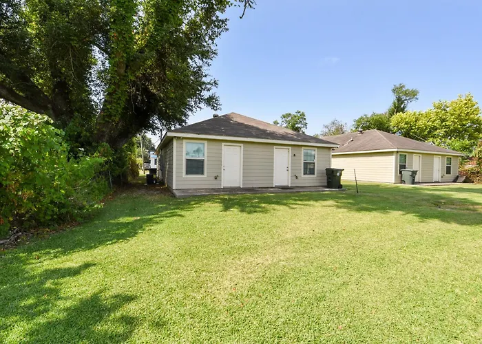 Lovely Lake Charles Duplex In Central Location!