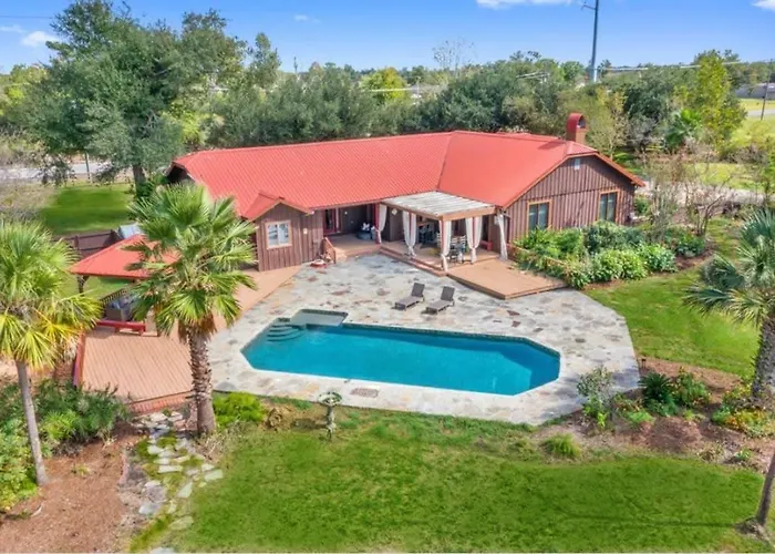 Cozy Ranch House With Pool