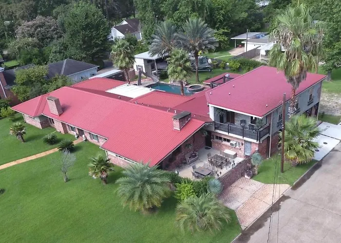 Doc\'S - 10,000 Sq Ft Of Louisiana Luxury