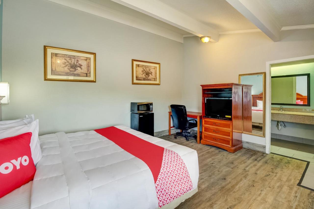 Oyo Charles La I-10 Hotel 2*