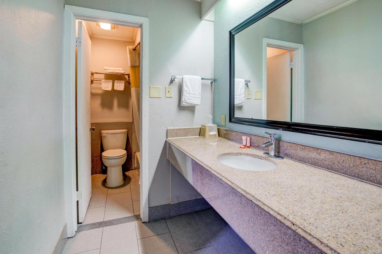 Oyo Charles La I-10 Hotel Lake Charles