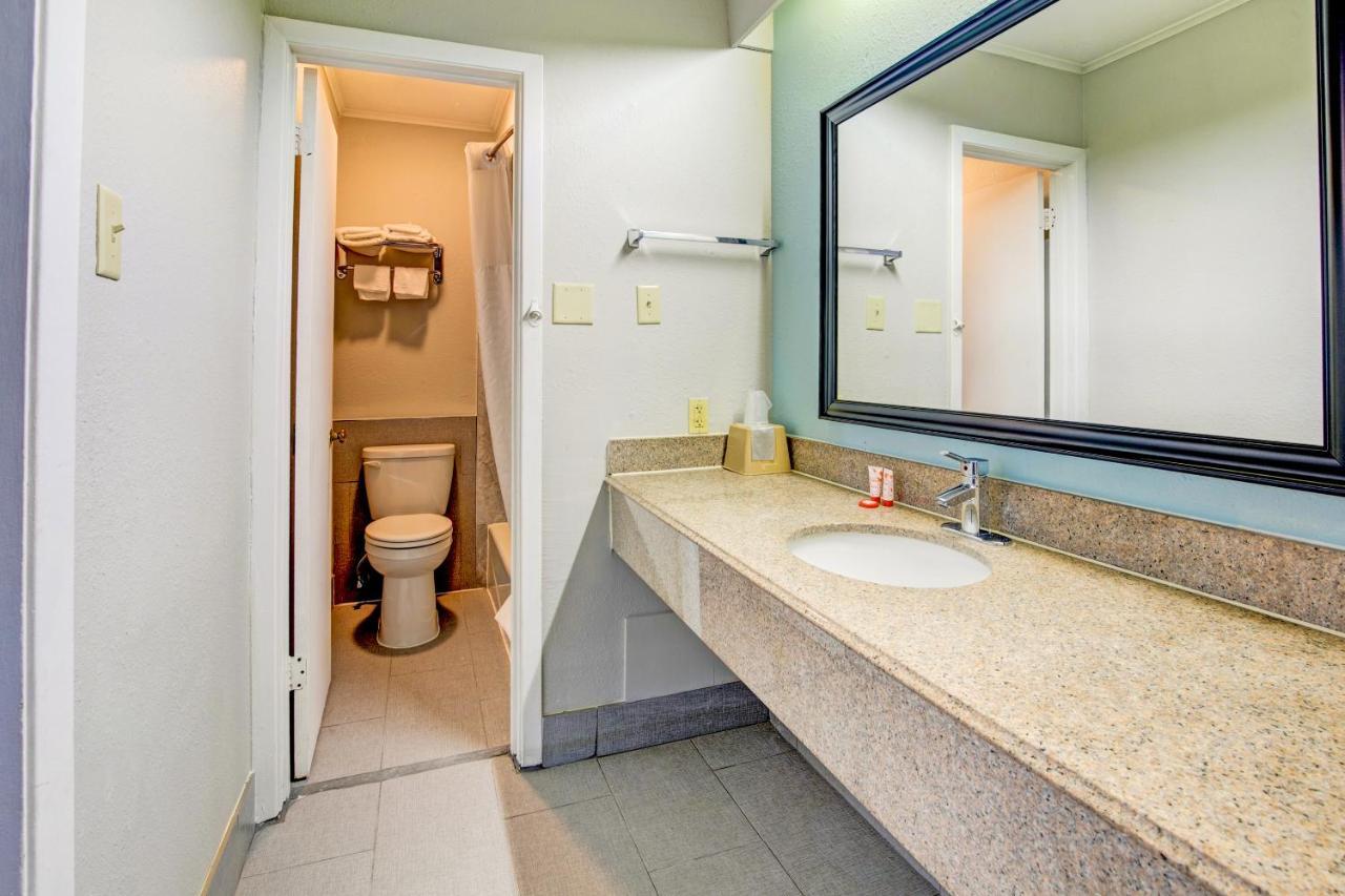 Hotel Oyo Charles La I-10 Lake Charles