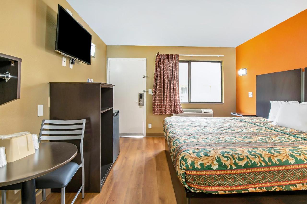 Oyo Charles Hwy 10 Hotel 2*