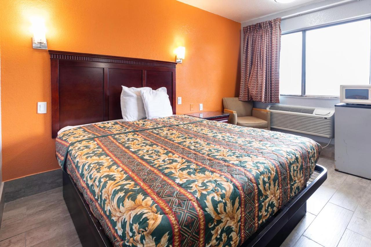 Oyo Charles Hwy 10 Hotel
