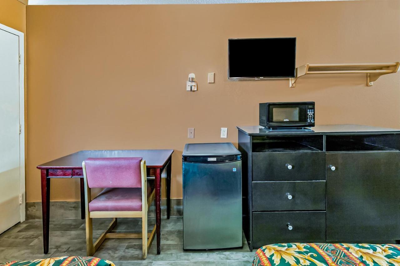 Oyo Charles Hwy 10 Hotel 2*