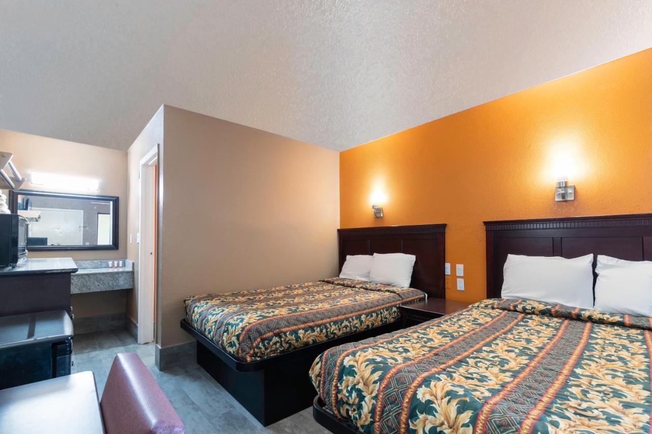 Oyo Charles Hwy 10 Hotel 2*