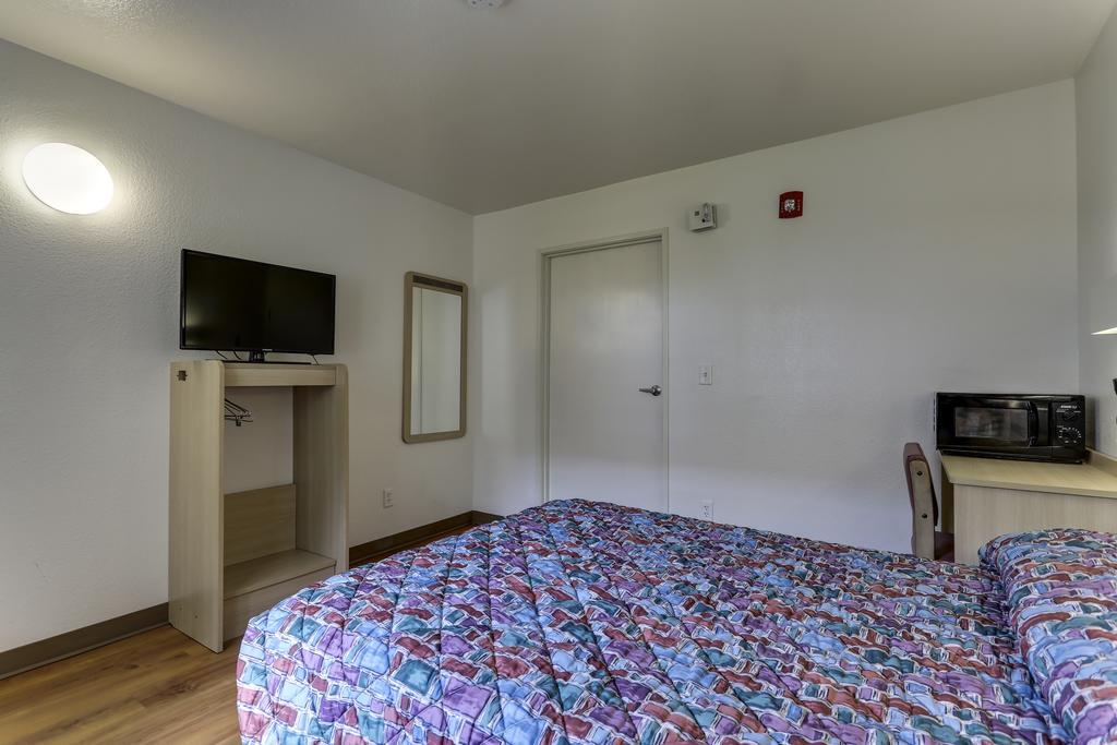 Rodeway & Charles Hotel 2*