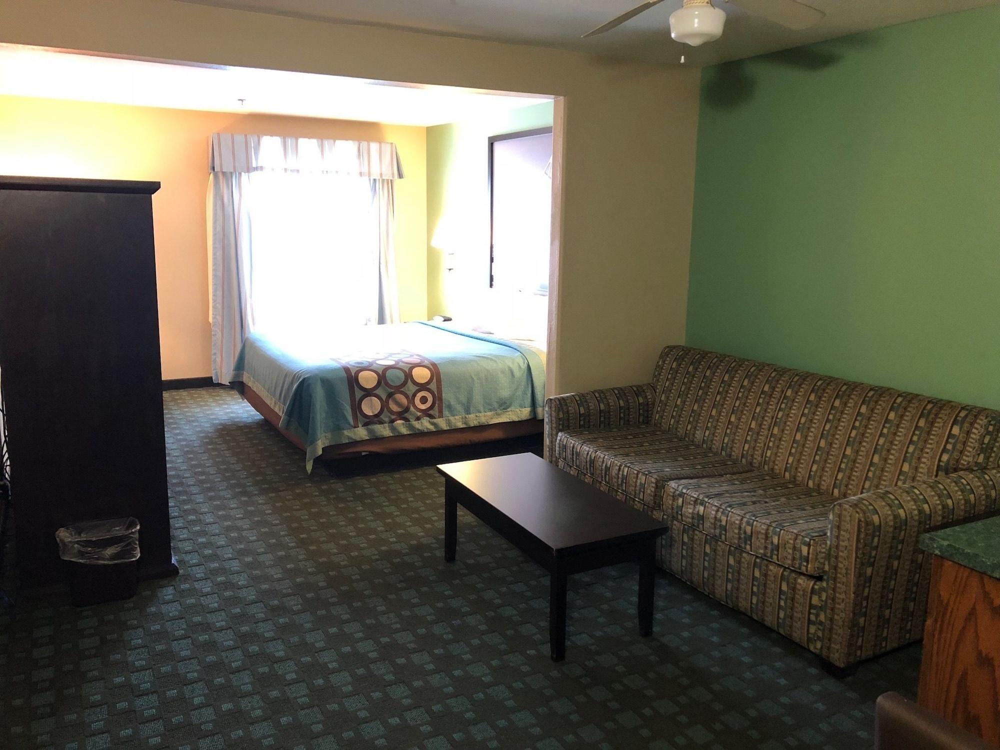Super 8 By Wyndham Charles/sulphur