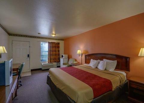 Econo Charles Area Lodge