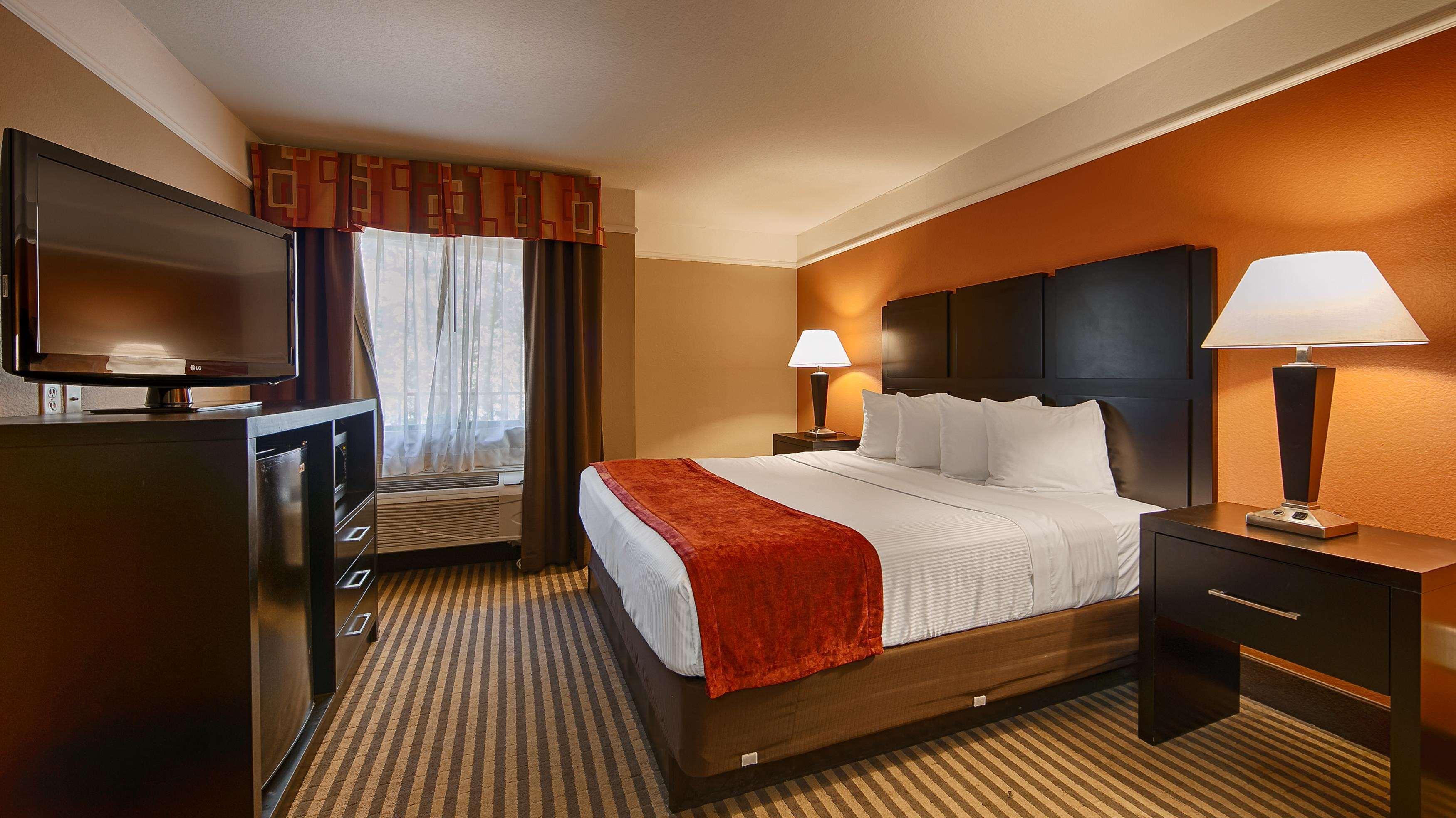Western & - Charles 3* Lake Charles