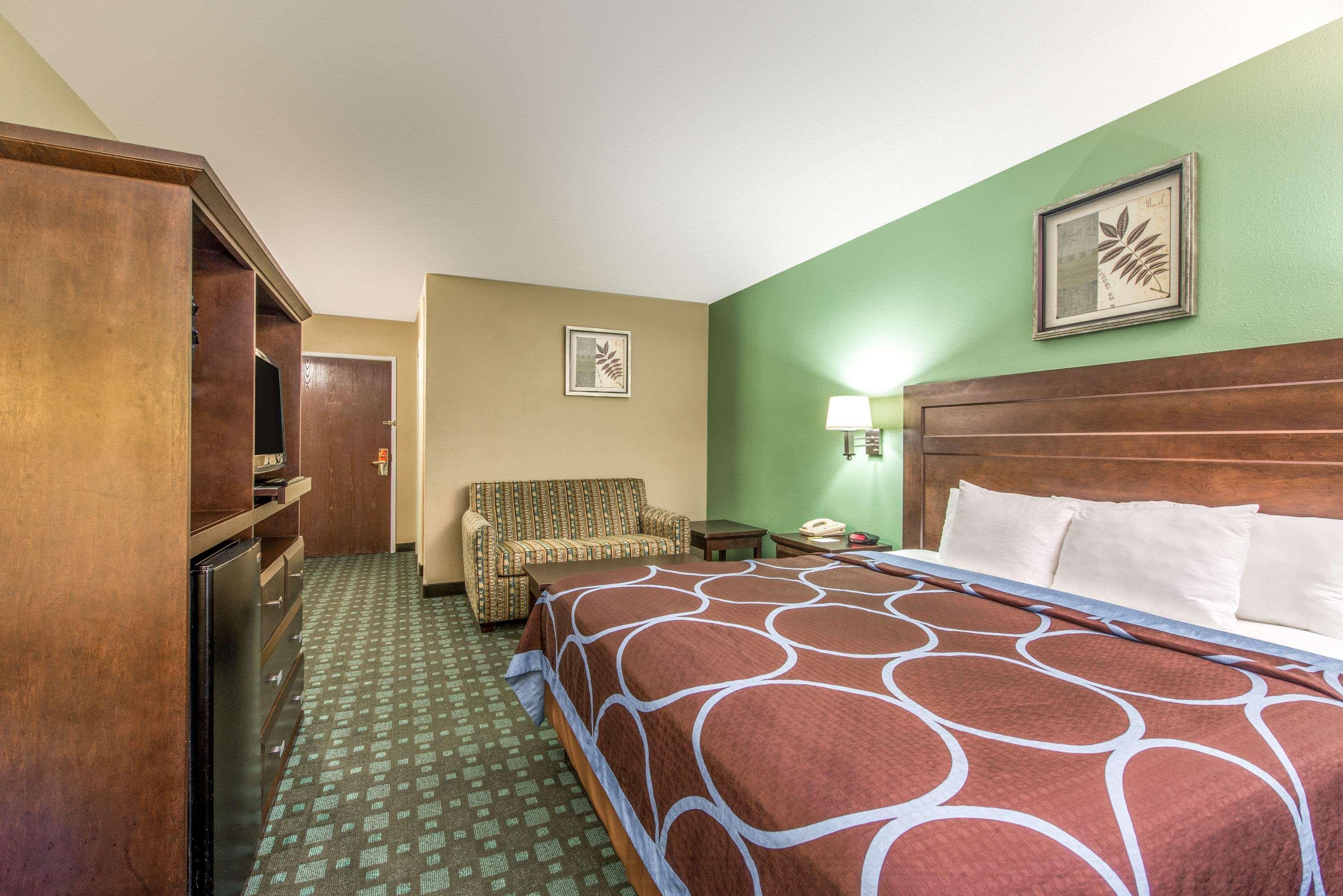 Super 8 By Wyndham Charles/sulphur Hotel