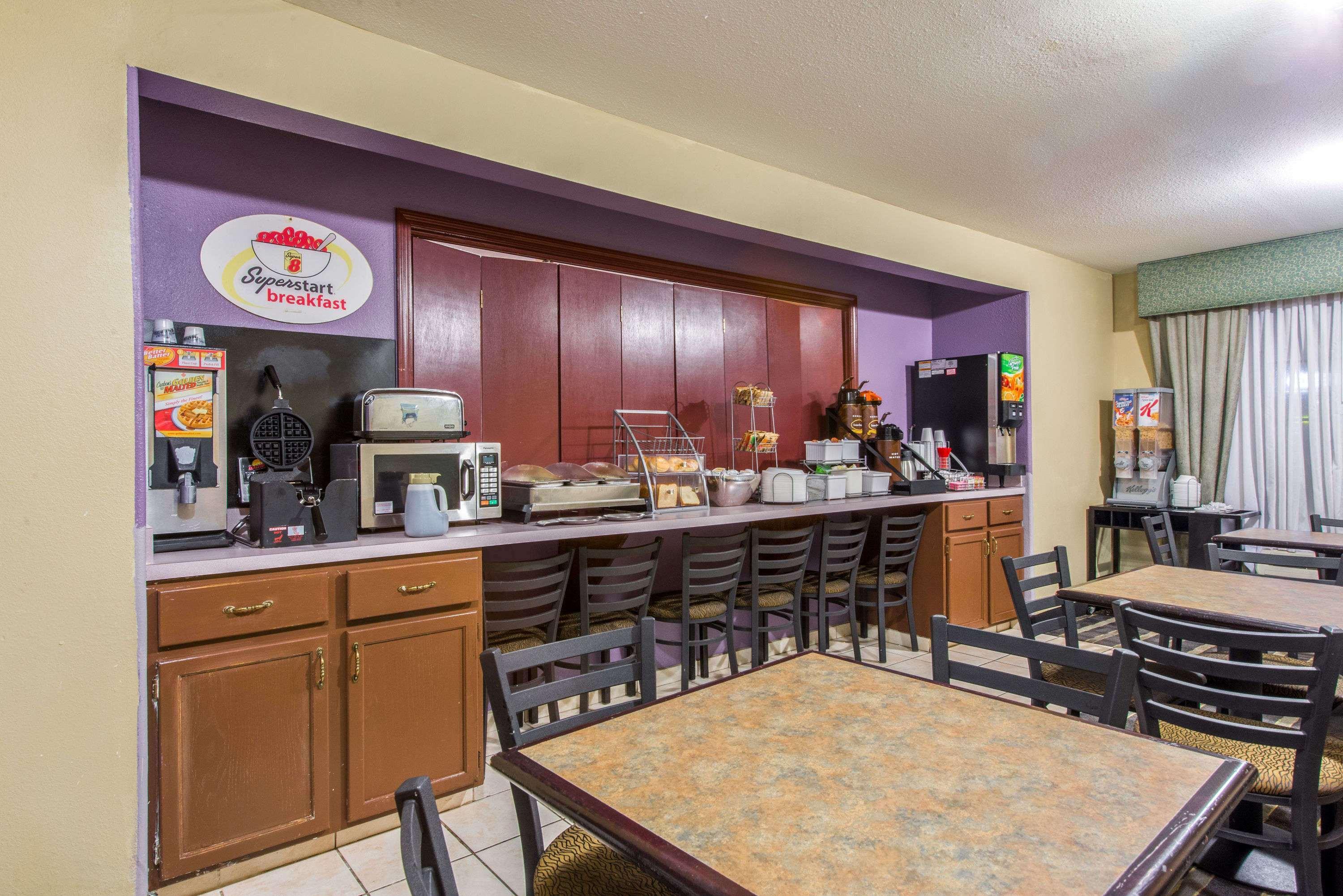 Super 8 By Wyndham Charles/sulphur Hotel Lake Charles