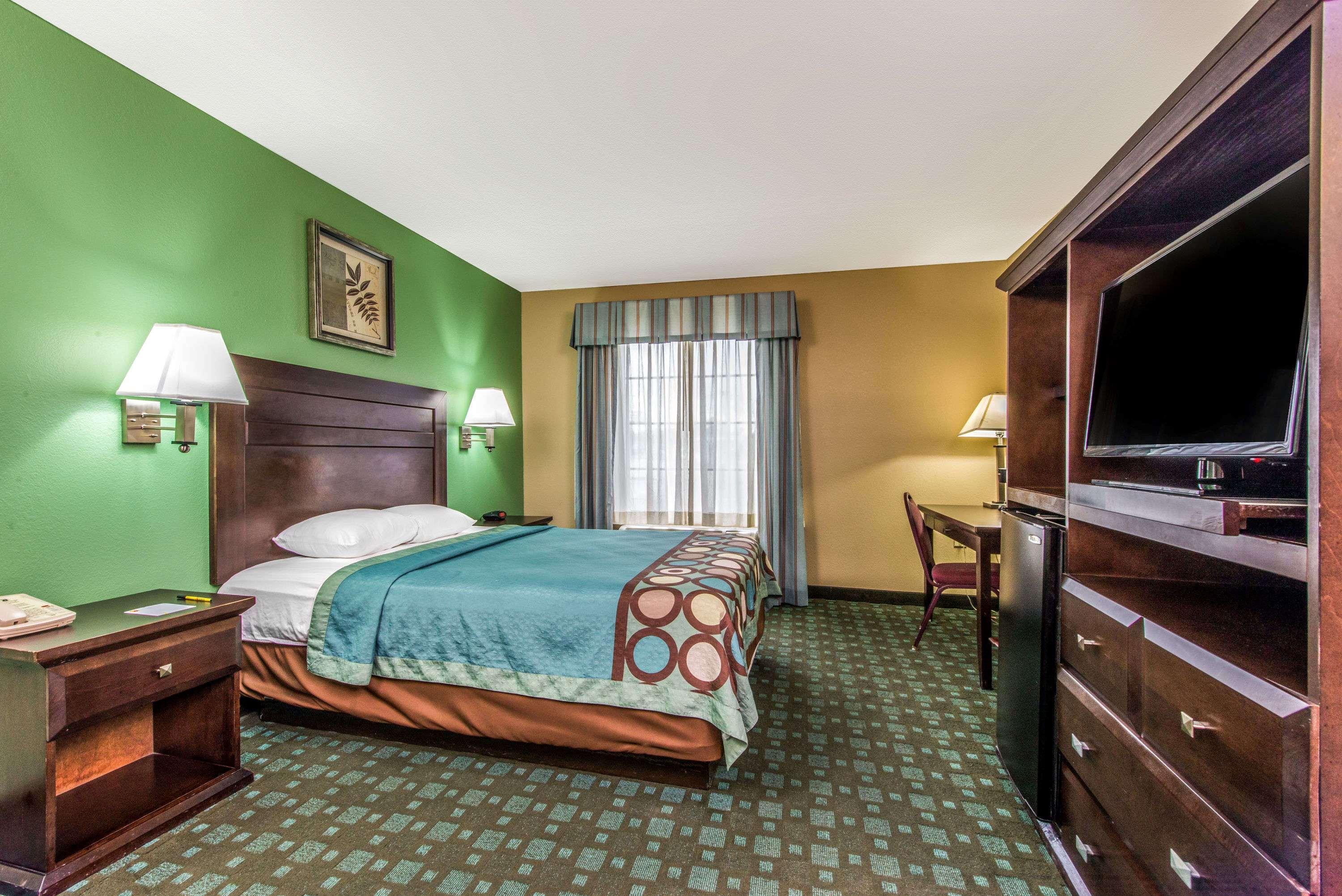 Super 8 By Wyndham Charles/sulphur Lake Charles