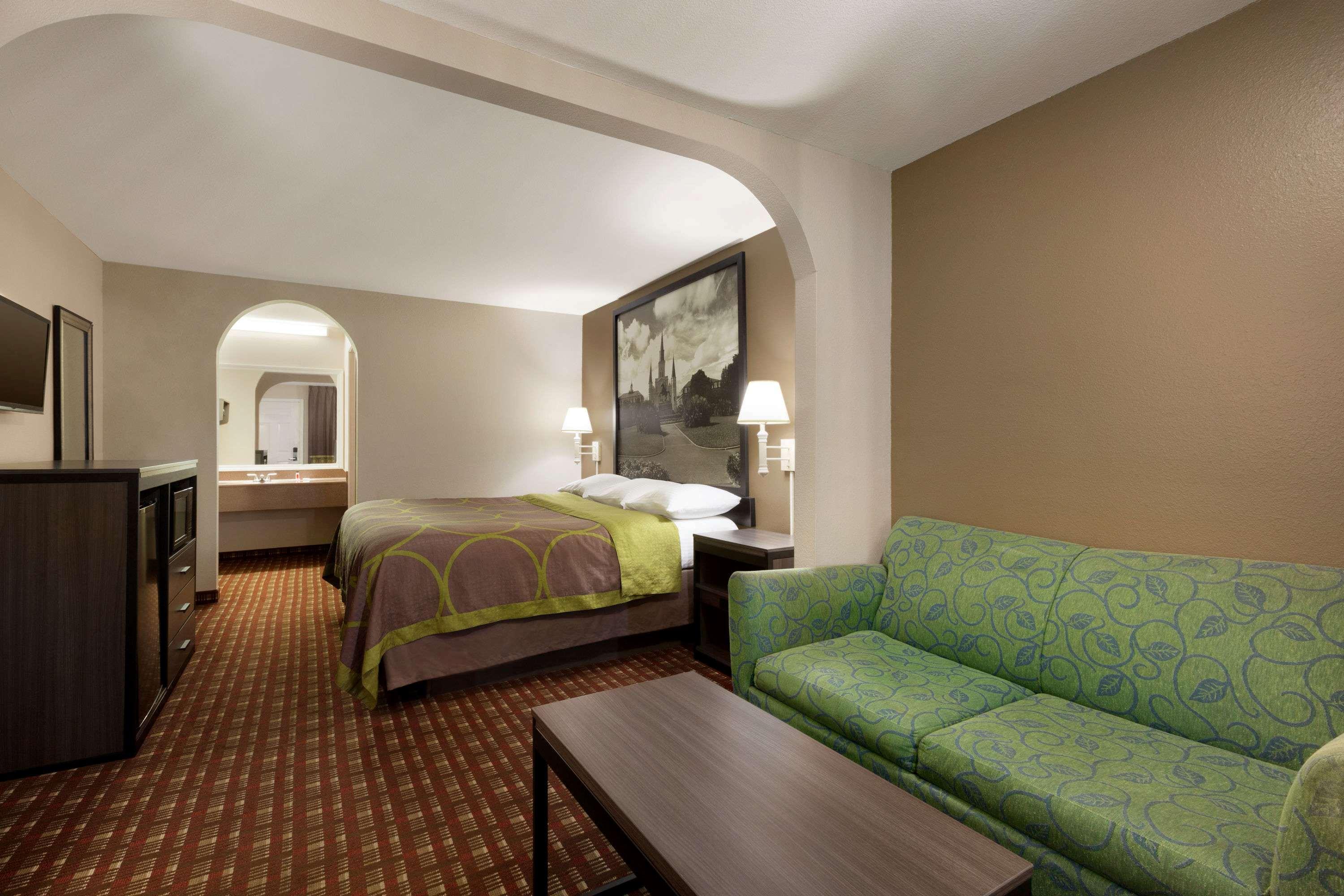 Hotel Super 8 By Wyndham Charles Northeast