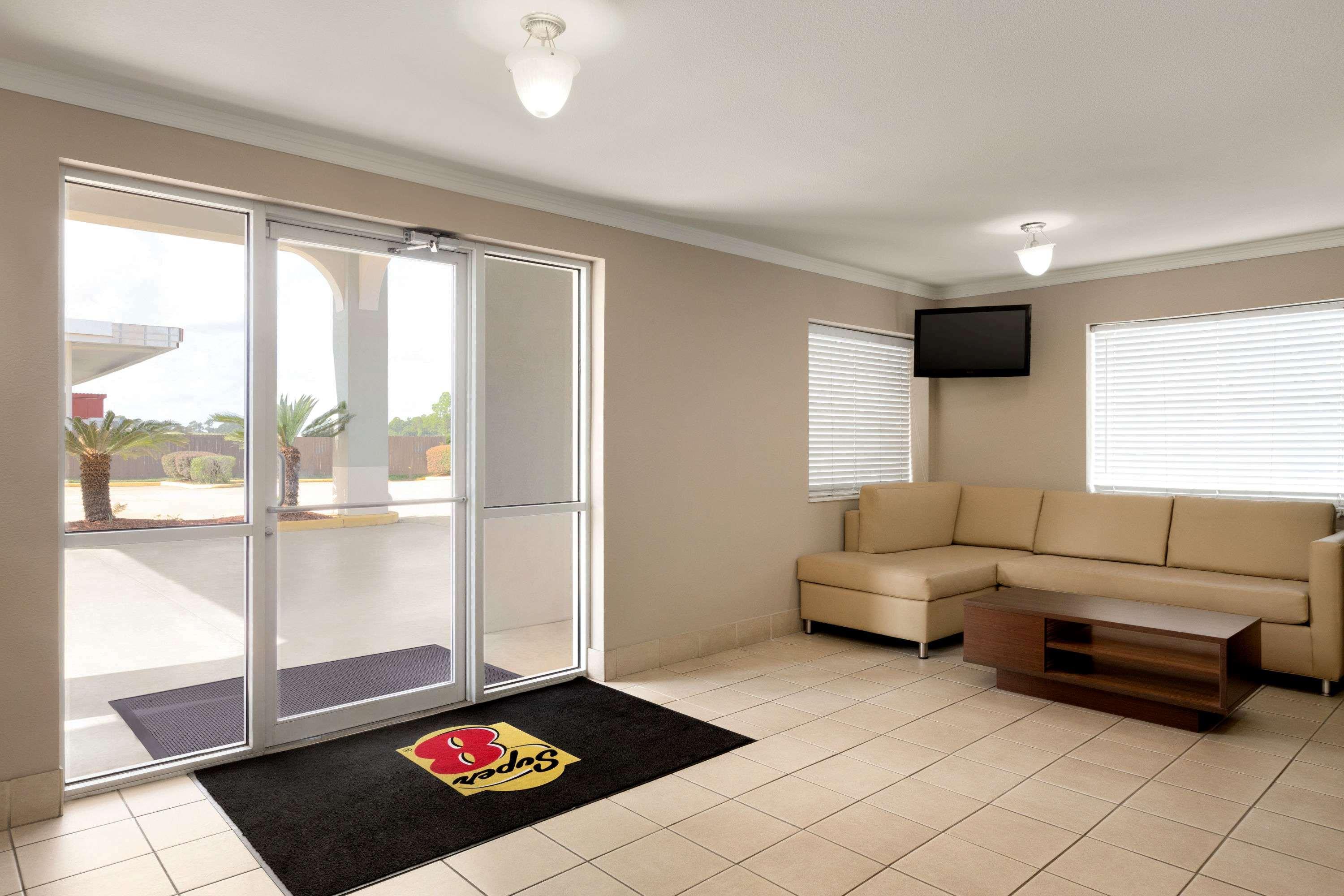 Super 8 By Wyndham Charles Northeast