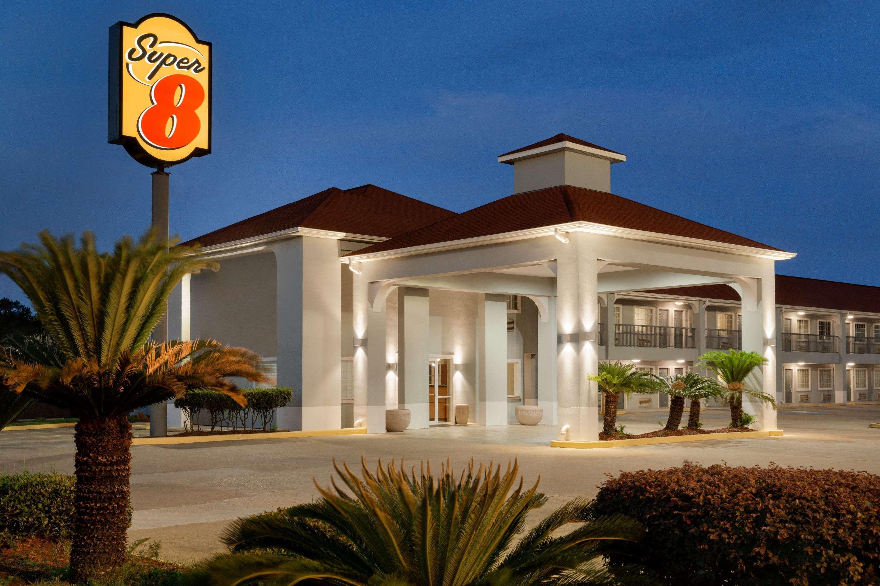 Hotel Super 8 By Wyndham Charles Northeast