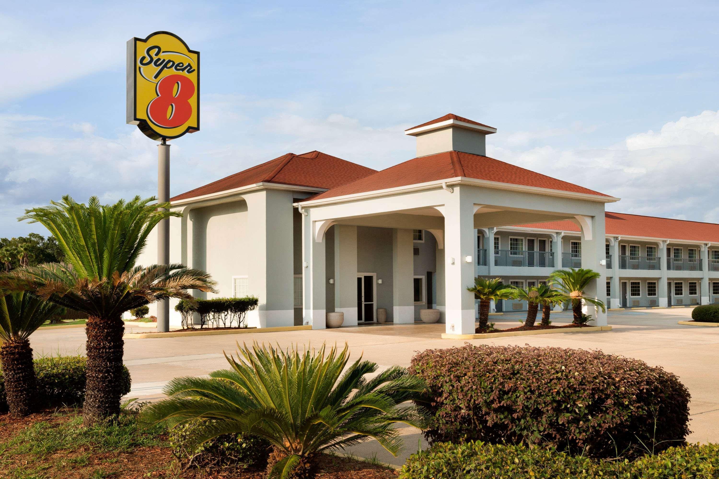 Super 8 By Wyndham Charles Northeast Lake Charles