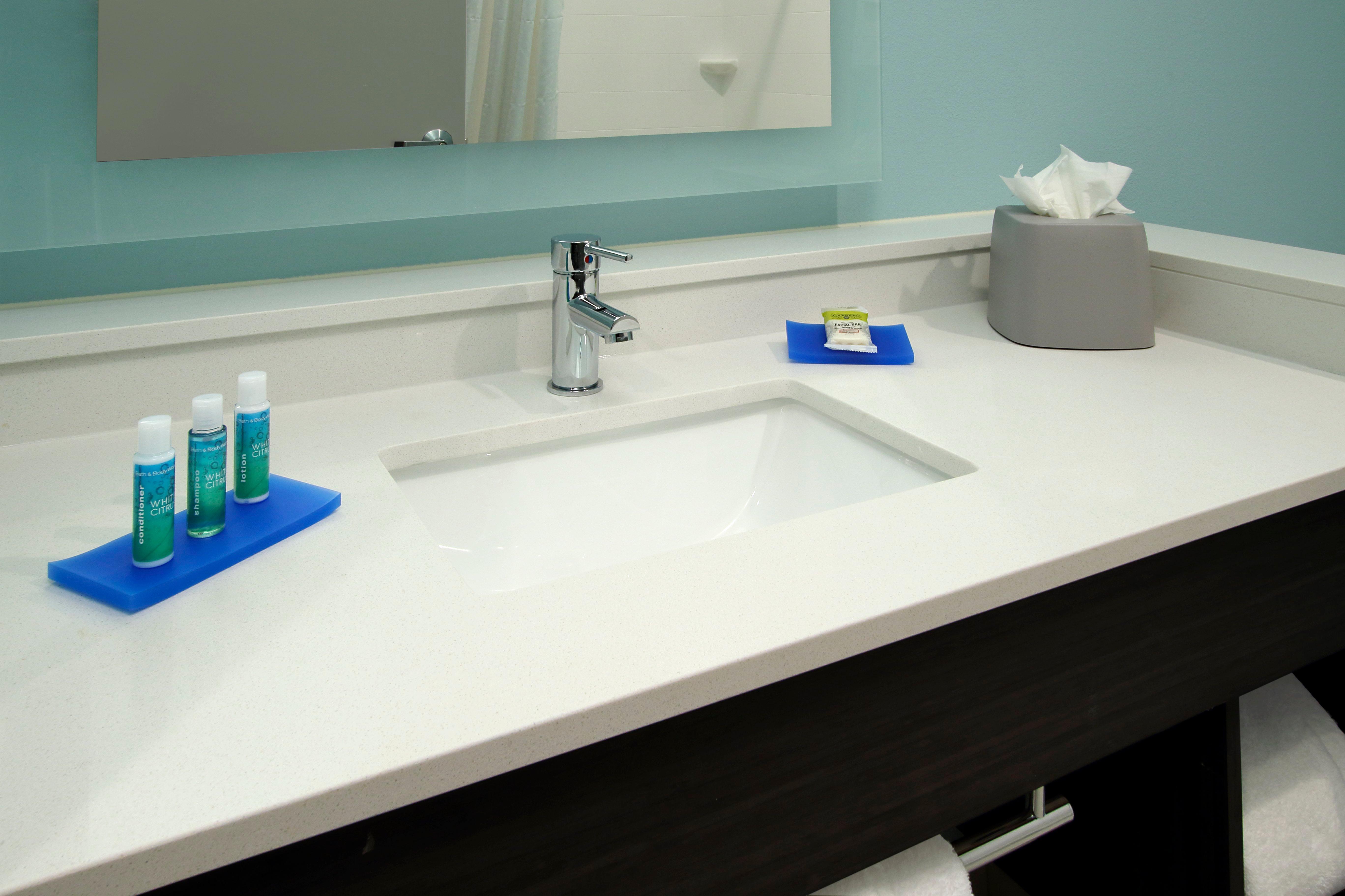 Express & - Charles South Casino Area By Ihg Hotel 3*