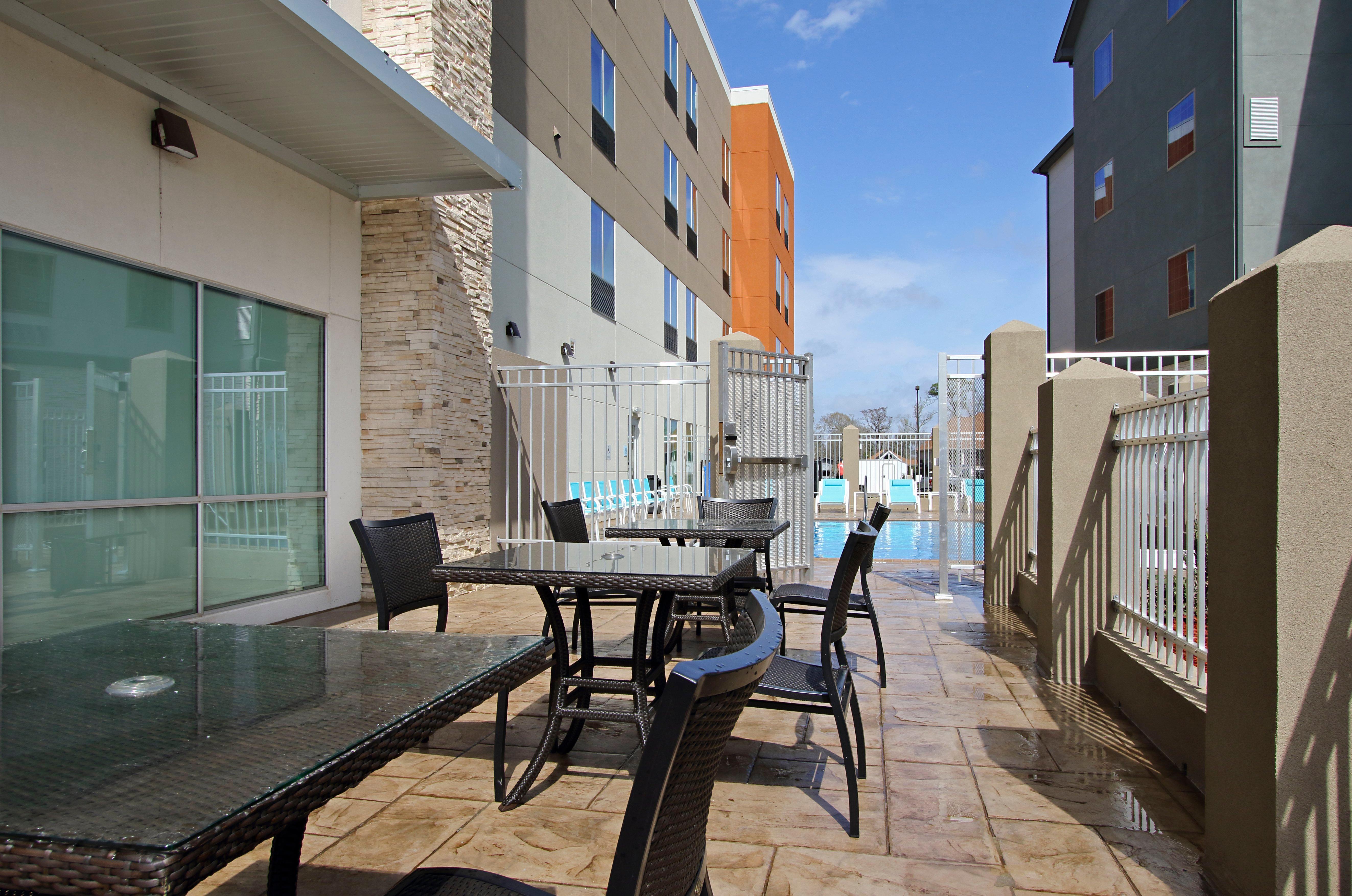Express & - Charles South Casino Area By Ihg Hotel