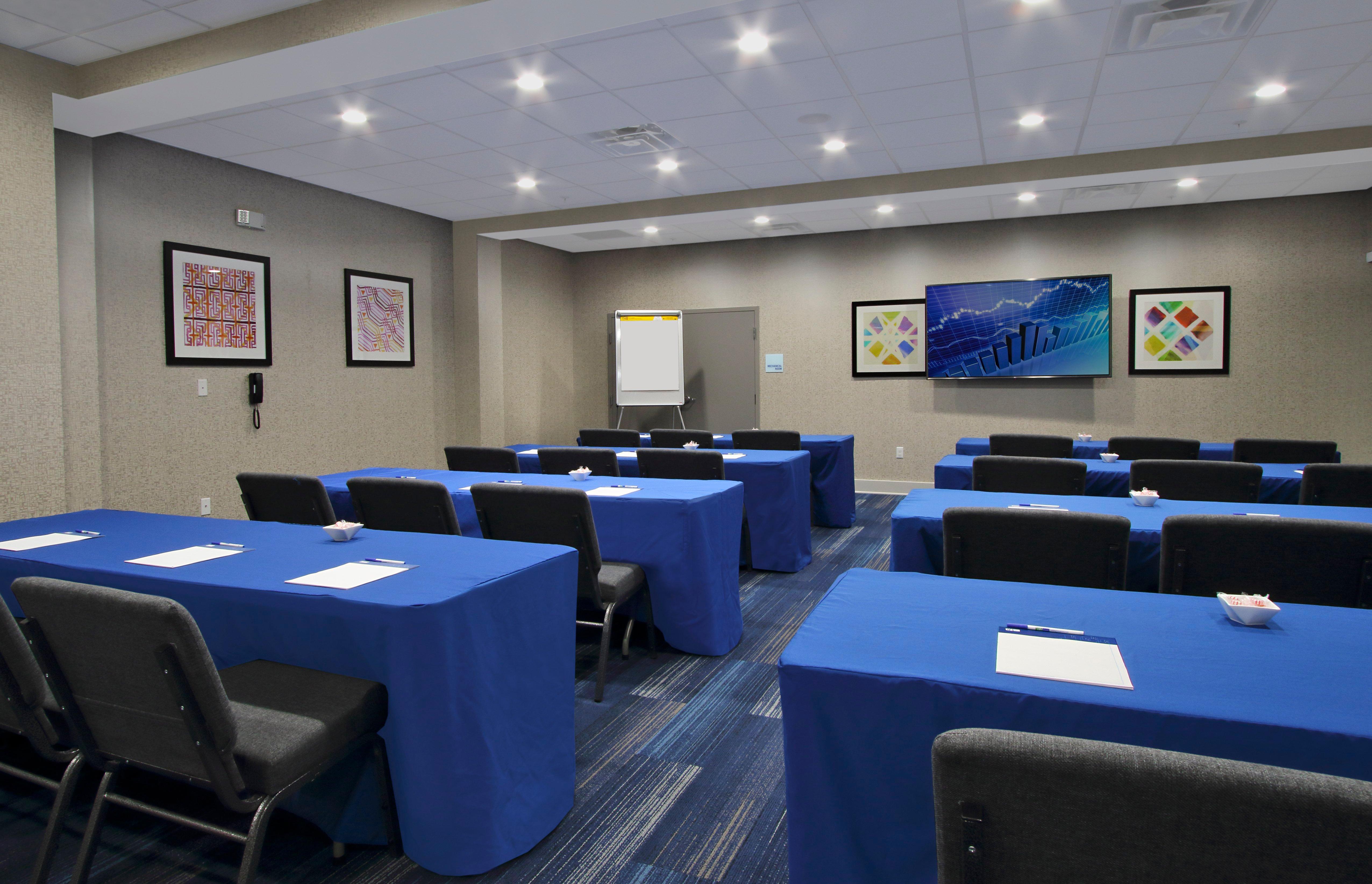 Express & - Charles South Casino Area By Ihg Hotel