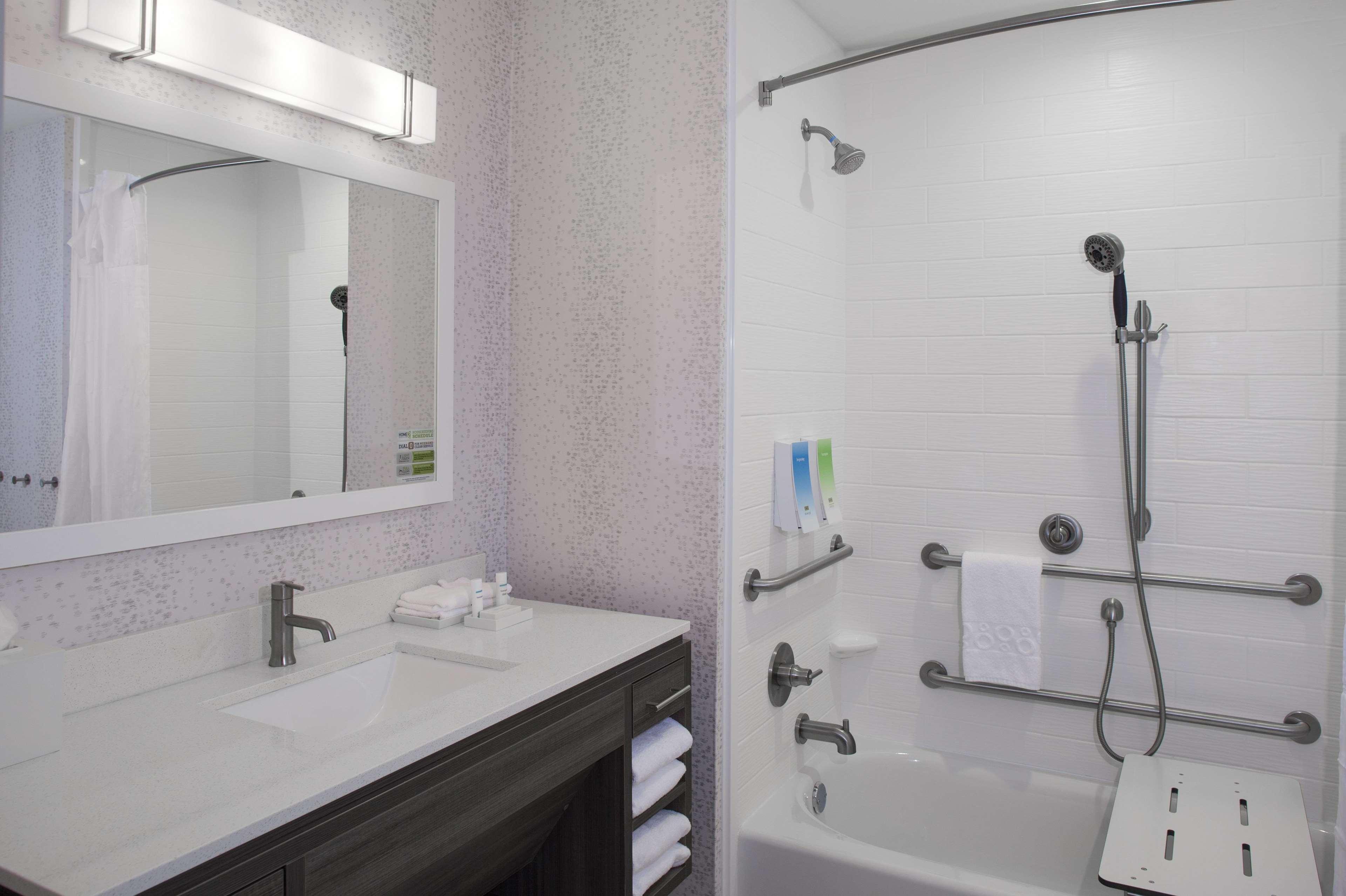 Home2 By Hilton Charles Hotel 3*