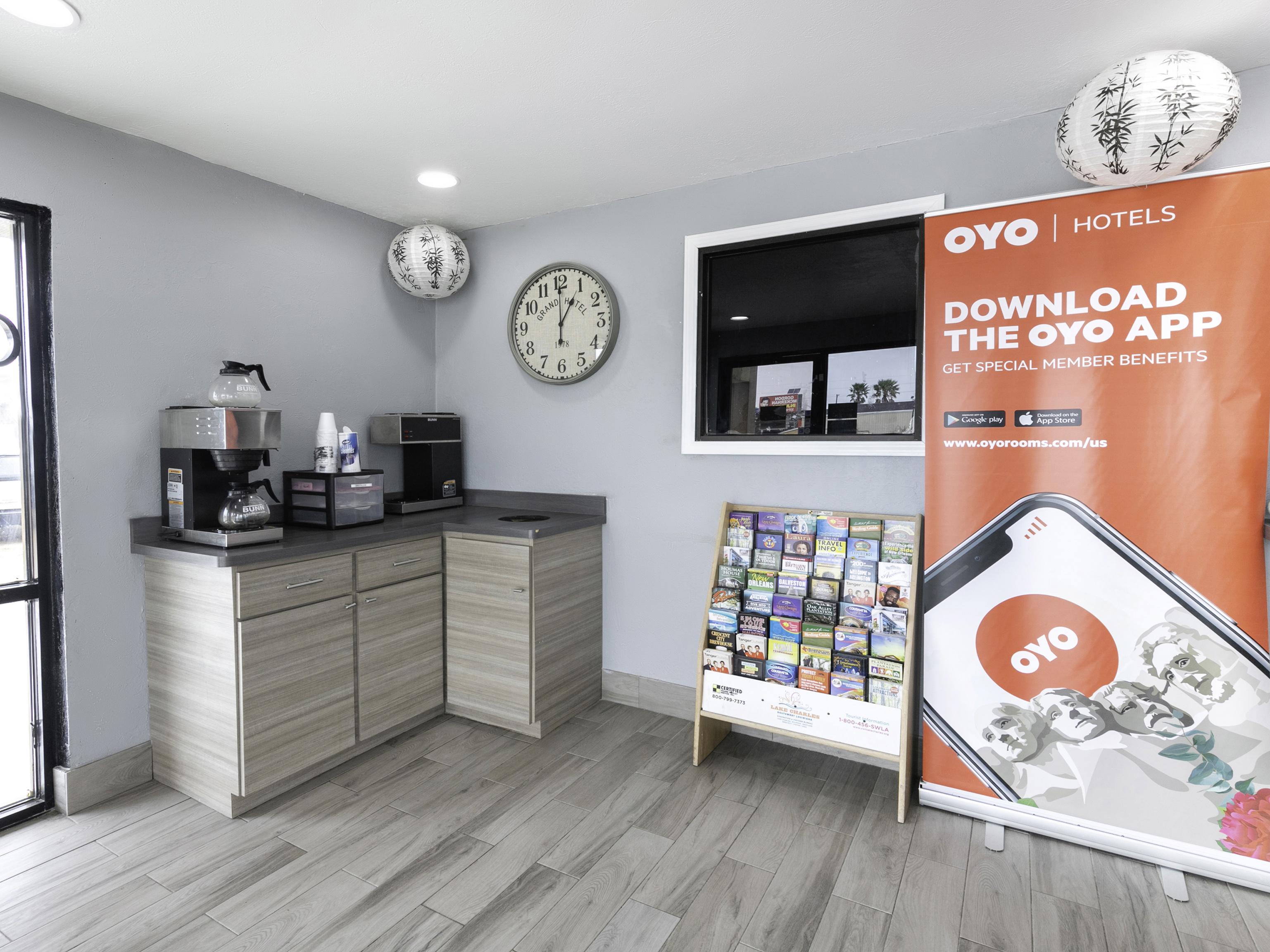 Hotel Oyo Charles Hwy 10 2*