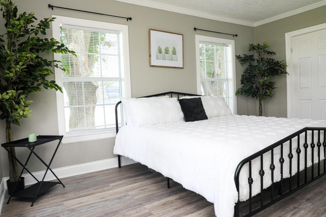 Luxurious 5 Bedroom Home! Great Location! * Lake Charles