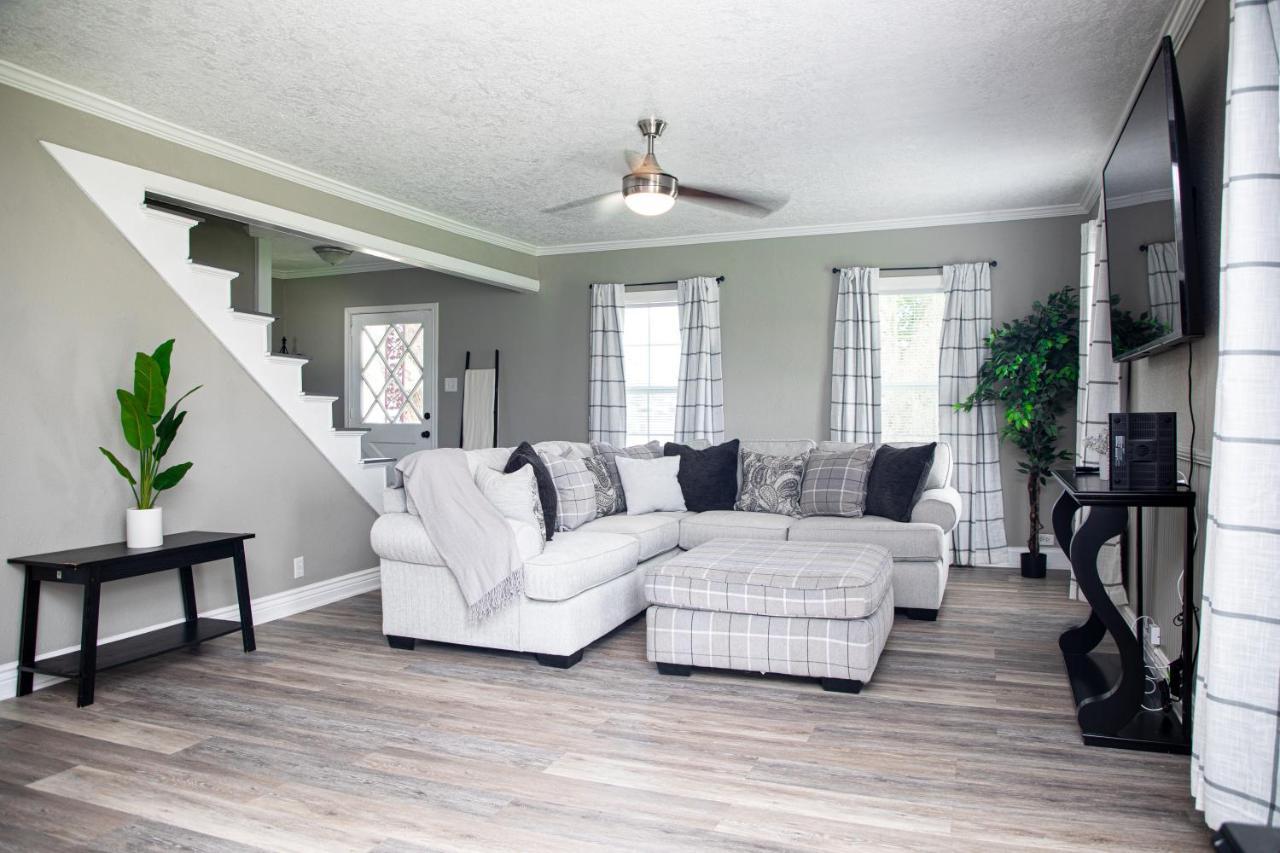 Luxurious 5 Bedroom Home! Great Location! * Lake Charles