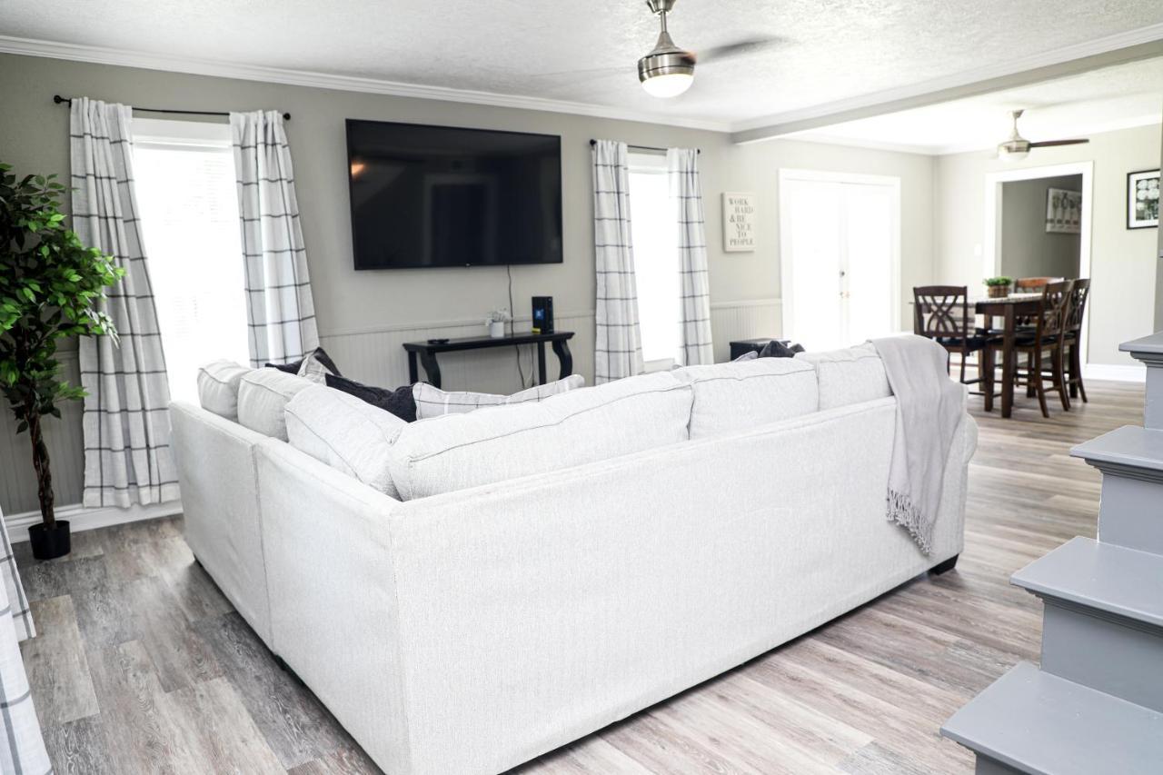 Luxurious 5 Bedroom Home! Great Location! Holiday home Lake Charles