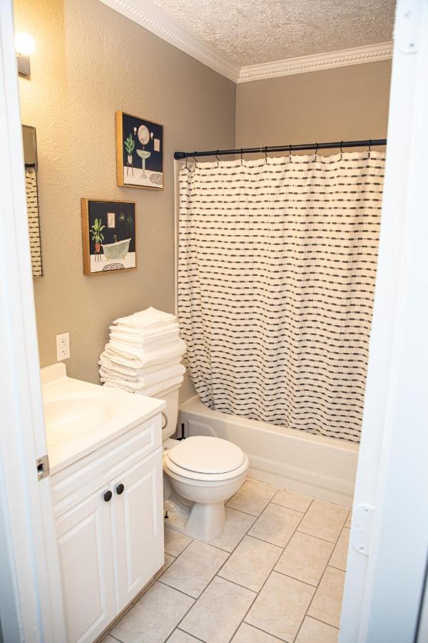 Holiday home Luxurious 5 Bedroom Home! Great Location!