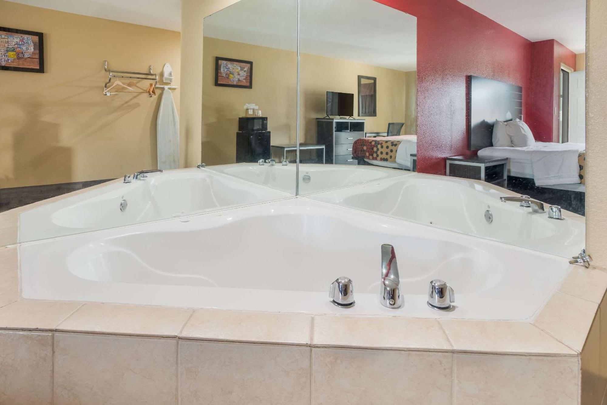 Lodge Econo Charles Area