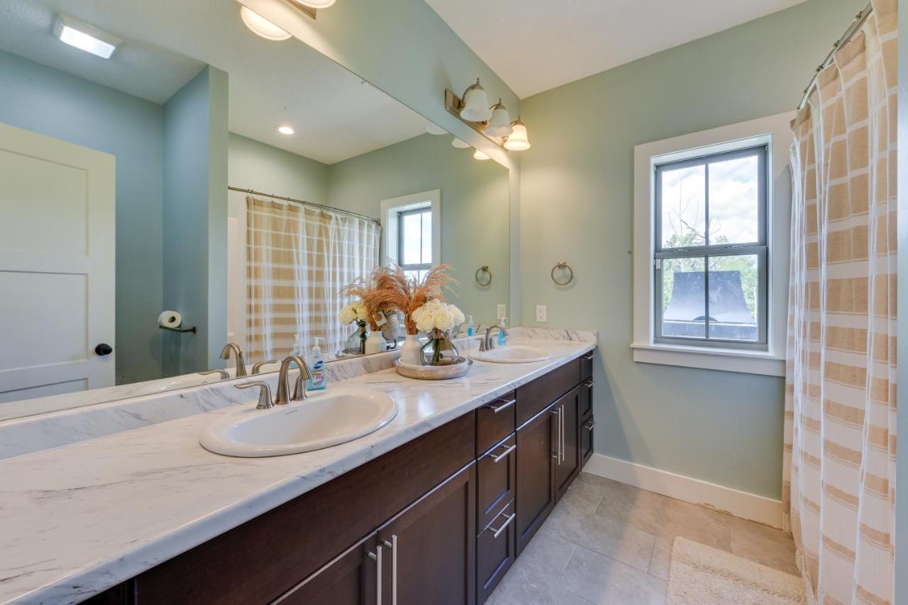 Spacious Charles Craftsman - Pet Friendly! Lake Charles