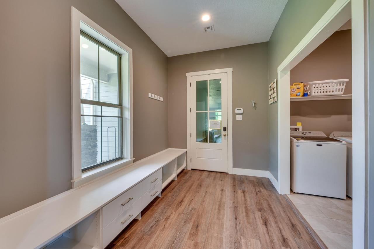Holiday home Spacious Charles Craftsman - Pet Friendly!