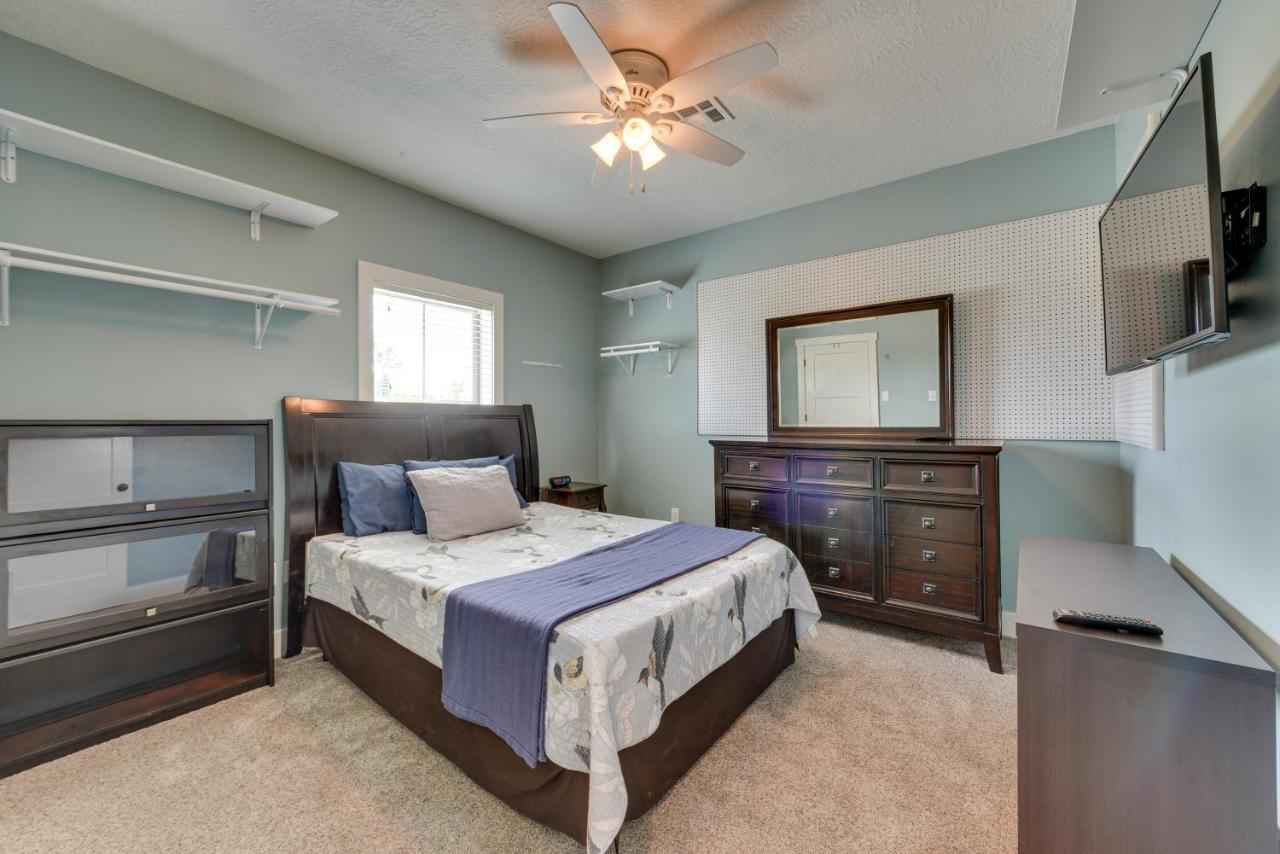 Spacious Charles Craftsman - Pet Friendly! *
