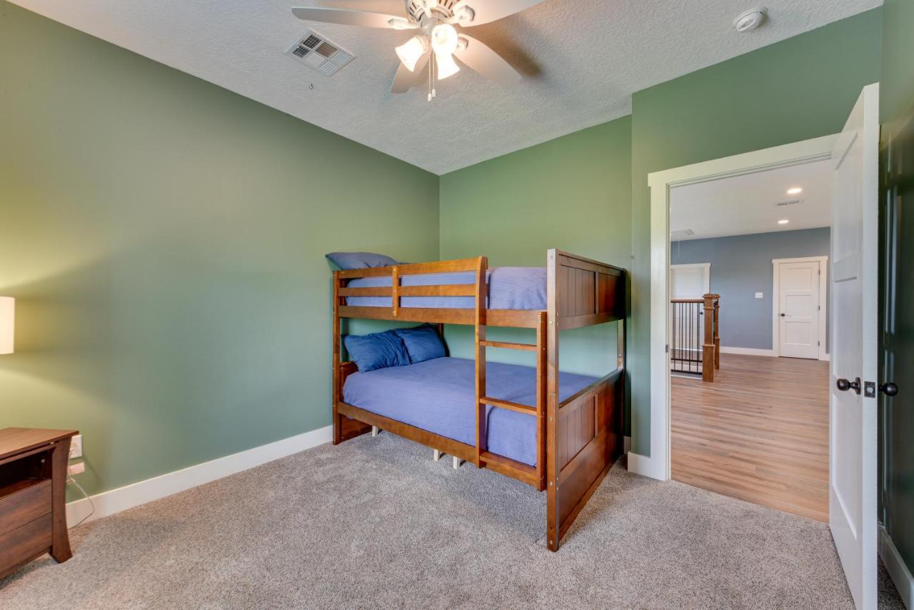 Spacious Charles Craftsman - Pet Friendly! *