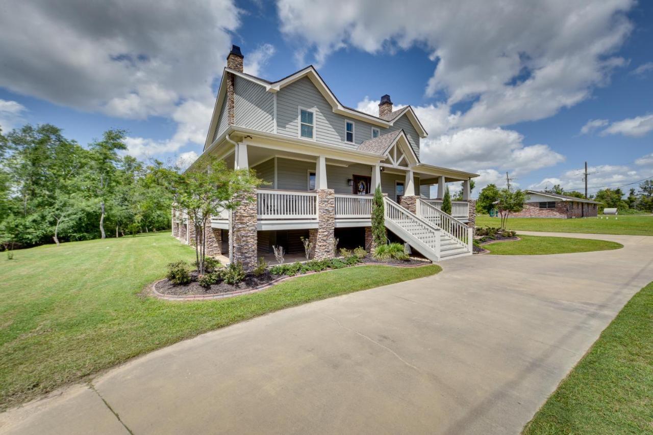 Spacious Charles Craftsman - Pet Friendly! *