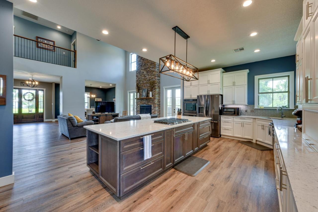 Spacious Charles Craftsman - Pet Friendly! *