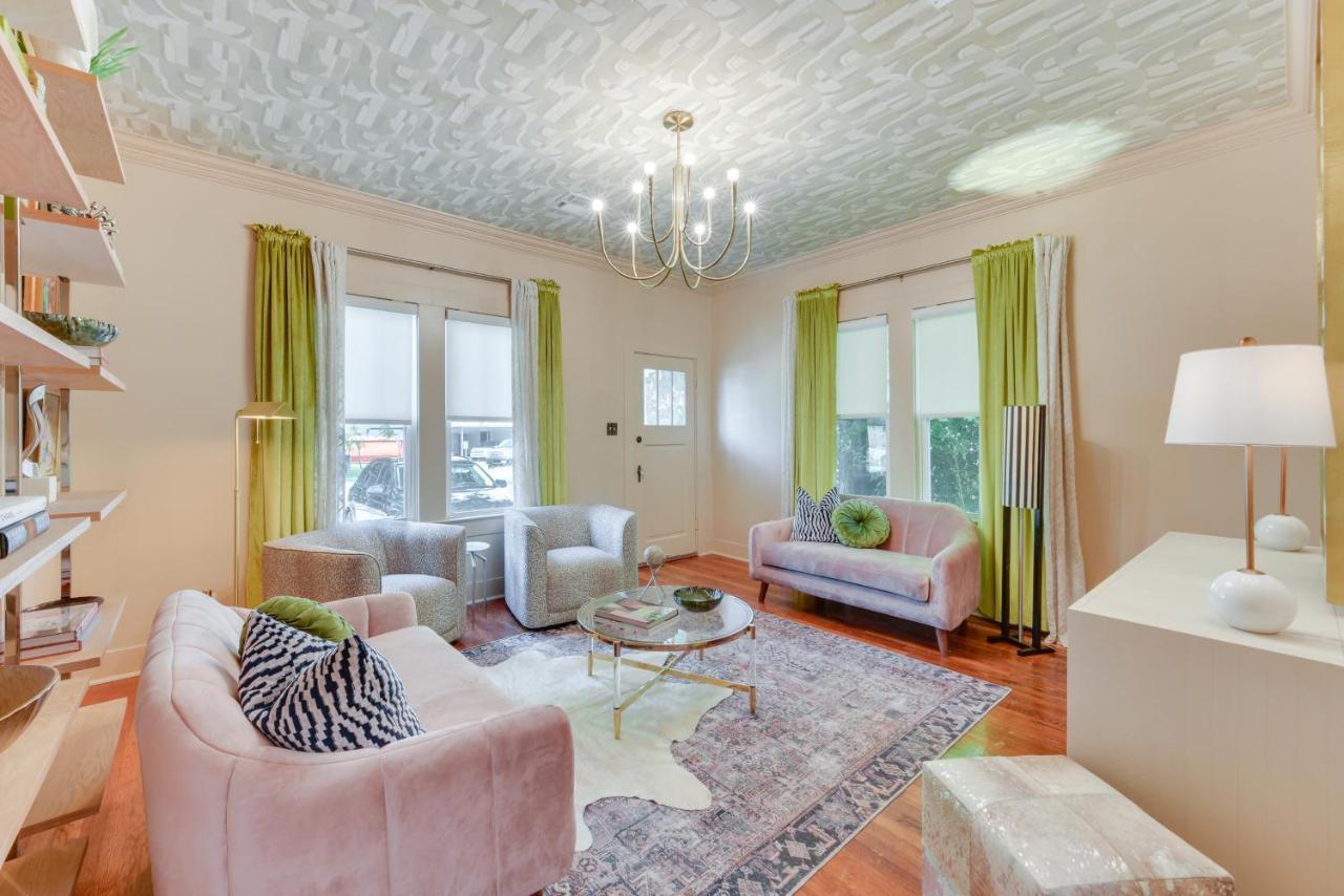 Charming Charles Vacation With Yard Apartment